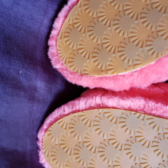 NWOB UGG Women's Fluff Yeah Slide Slipper in Neon Coral. Sz. 10 - Picture 7 of 8